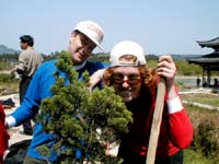 Katinka and Graeme plant a tree