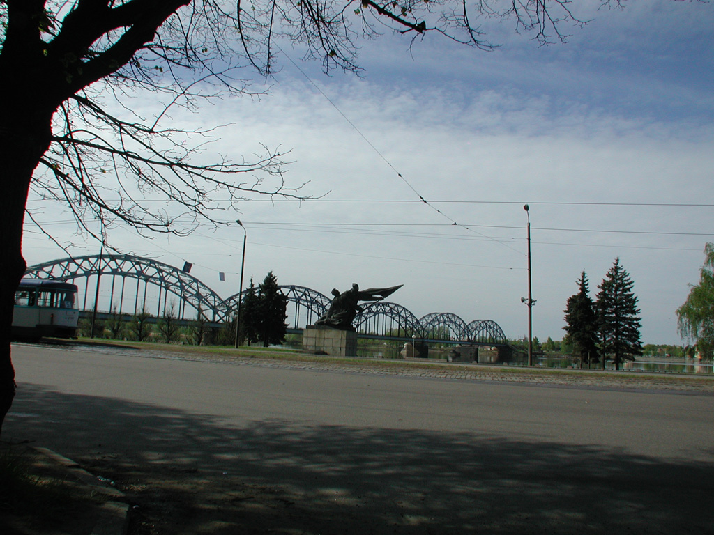 latvia498statue